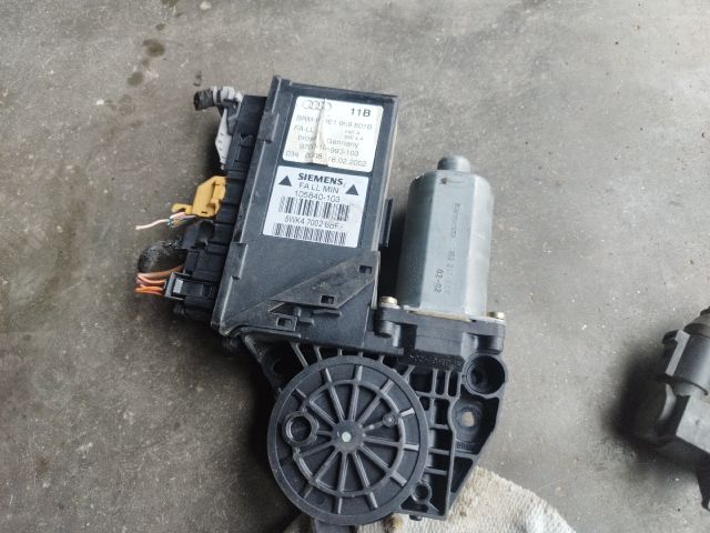 bontott AUDI A4 B6 Bal első Ablakemelő Motor