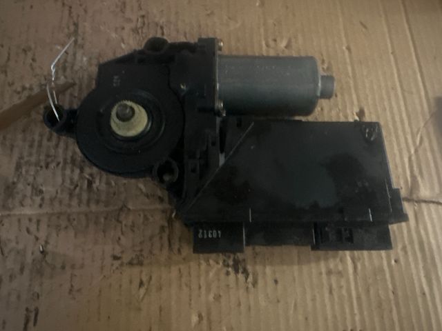 bontott AUDI A4 B6 Bal első Ablakemelő Motor