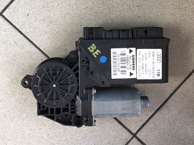 bontott AUDI A4 B6 Bal első Ablakemelő Motor