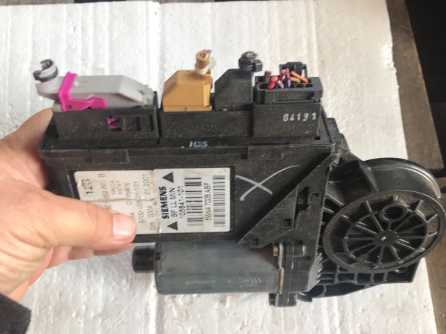 bontott AUDI A4 B6 Bal első Ablakemelő Motor