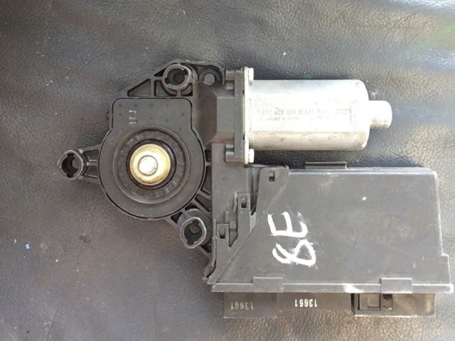 bontott AUDI A4 B6 Bal első Ablakemelő Motor