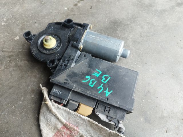 bontott AUDI A4 B6 Bal első Ablakemelő Motor