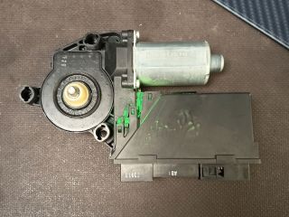 bontott AUDI A4 B6 Bal első Ablakemelő Motor