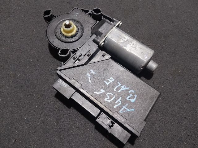 bontott AUDI A4 B6 Bal első Ablakemelő Motor