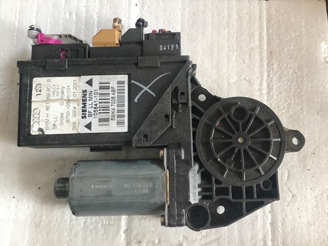 bontott AUDI A4 B6 Bal első Ablakemelő Motor