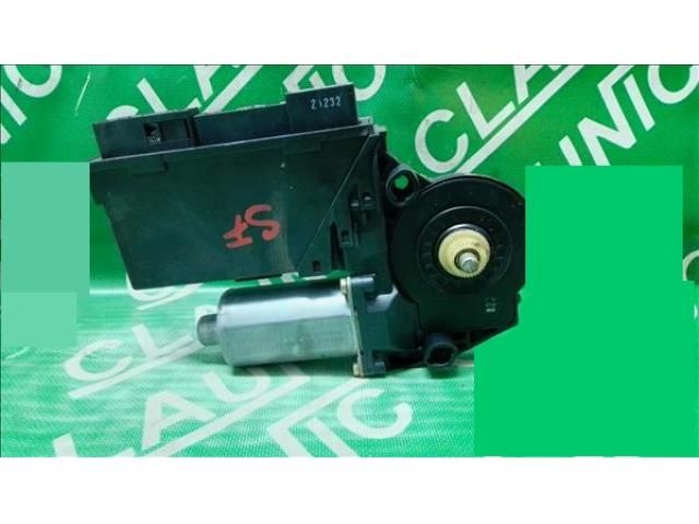 bontott AUDI A4 B6 Bal első Ablakemelő Motor