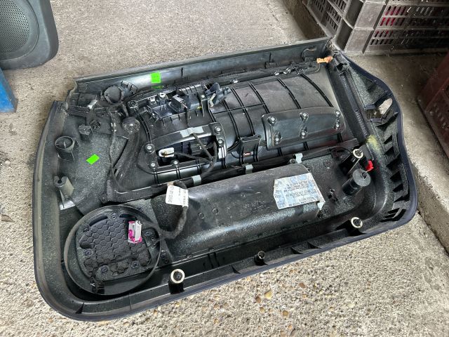 bontott AUDI A4 B6 Bal első Ajtó Kárpit