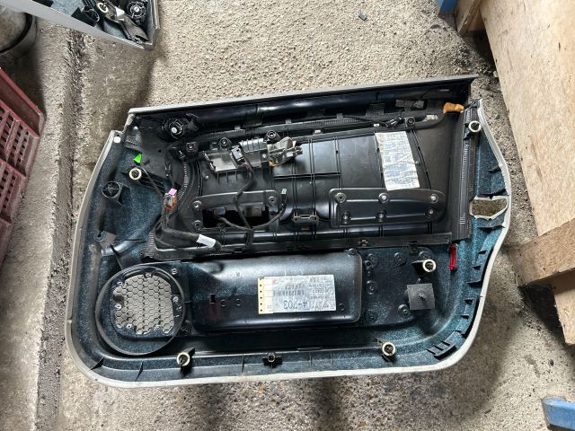 bontott AUDI A4 B6 Bal első Ajtó Kárpit