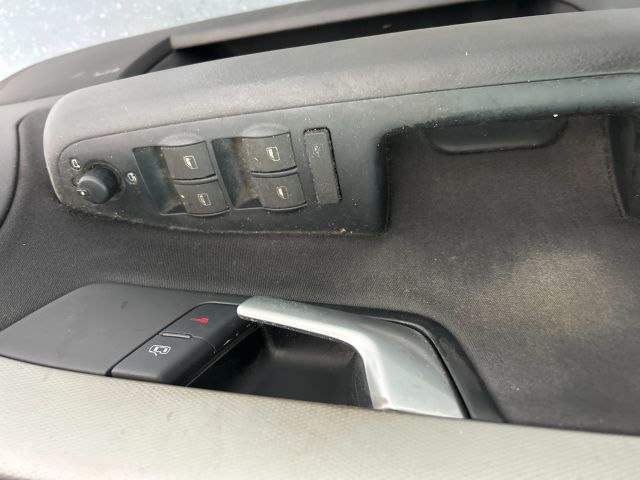 bontott AUDI A4 B6 Bal első Ajtó Kárpit