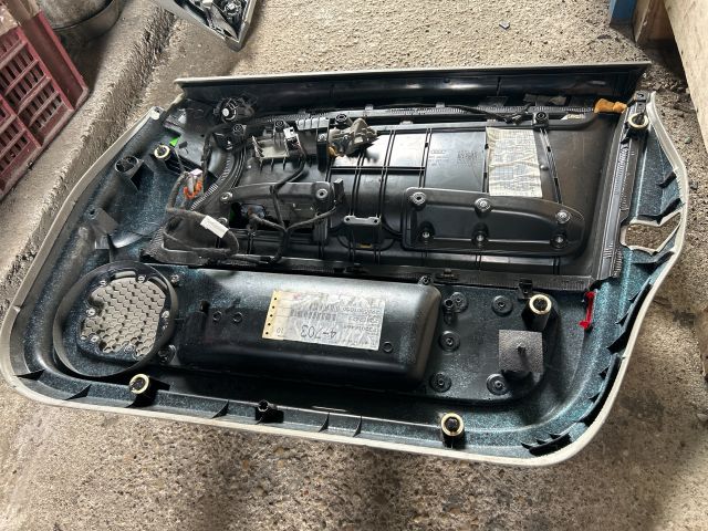 bontott AUDI A4 B6 Bal első Ajtó Kárpit