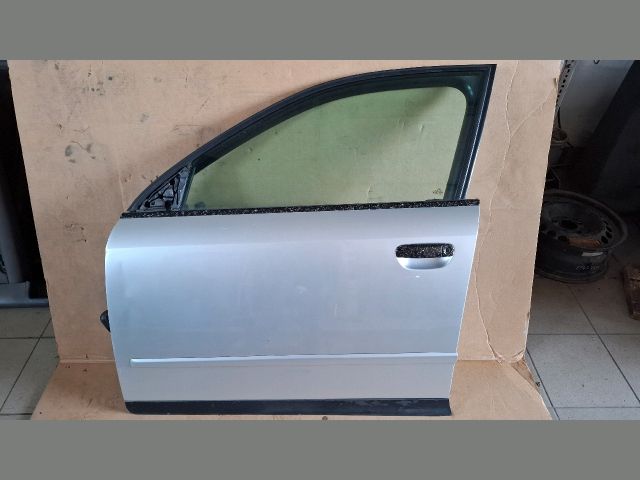 bontott AUDI A4 B6 Bal első Ajtó (Részeivel)
