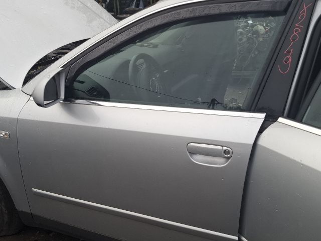 bontott AUDI A4 B6 Bal első Ajtó (Részeivel)