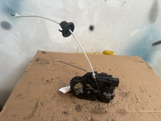 bontott AUDI A4 B6 Bal első Ajtózár