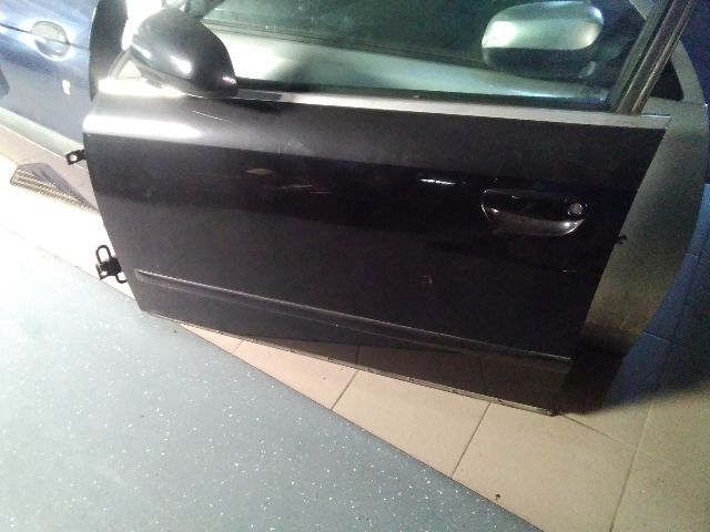 bontott AUDI A4 B6 Bal első Ajtózár