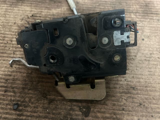 bontott AUDI A4 B6 Bal első Ajtózár