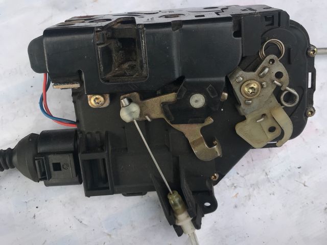 bontott AUDI A4 B6 Bal első Ajtózár