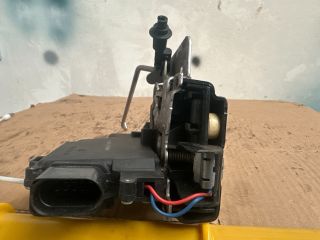 bontott AUDI A4 B6 Bal első Ajtózár