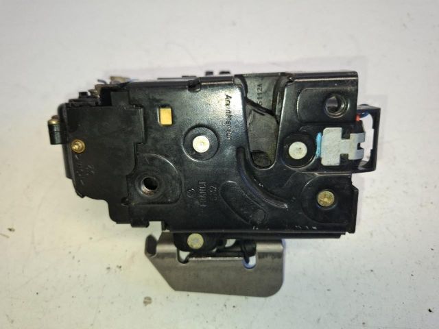 bontott AUDI A4 B6 Bal első Ajtózár