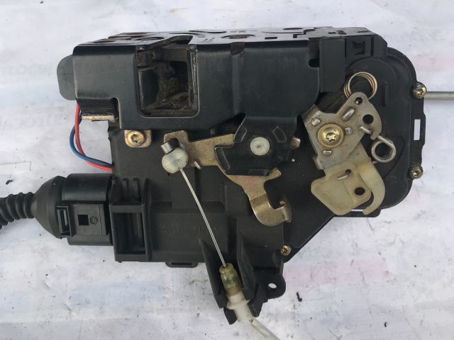 bontott AUDI A4 B6 Bal első Ajtózár