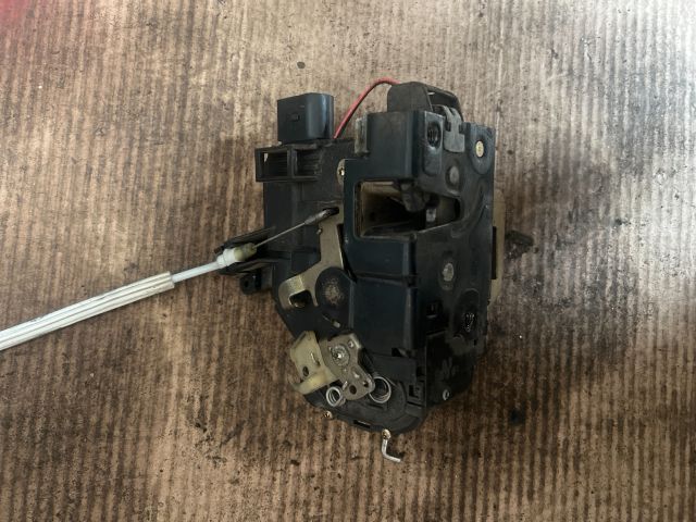 bontott AUDI A4 B6 Bal első Ajtózár