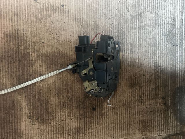 bontott AUDI A4 B6 Bal első Ajtózár