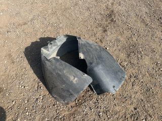 bontott AUDI A4 B6 Bal első Dobbetét (Kerékjárati, Műanyag)