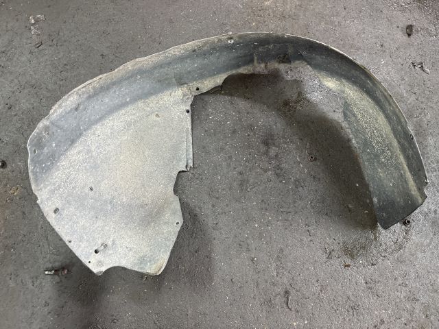 bontott AUDI A4 B6 Bal első Dobbetét (Kerékjárati, Műanyag)