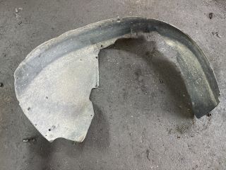 bontott AUDI A4 B6 Bal első Dobbetét (Kerékjárati, Műanyag)