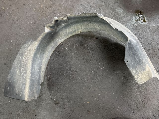 bontott AUDI A4 B6 Bal első Dobbetét (Kerékjárati, Műanyag)