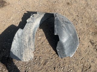 bontott AUDI A4 B6 Bal első Dobbetét (Kerékjárati, Műanyag)