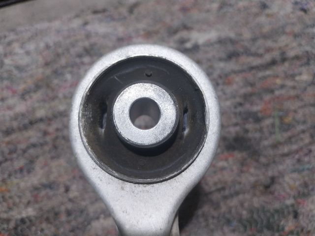 bontott AUDI A4 B6 Bal első Felső Lengőkar