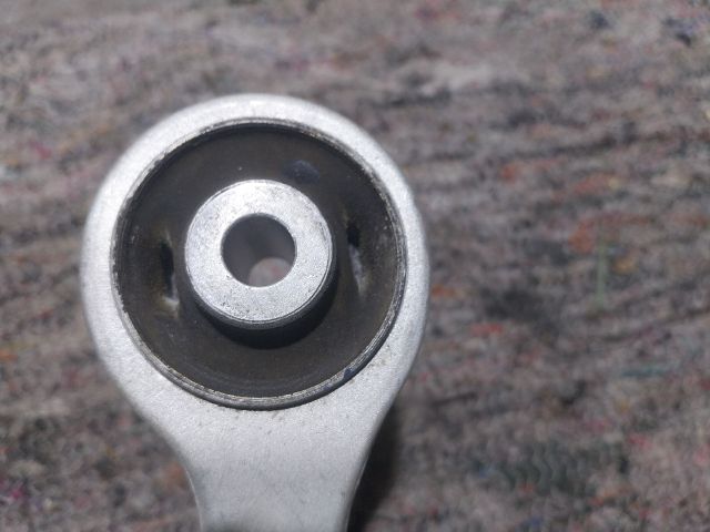 bontott AUDI A4 B6 Bal első Felső Lengőkar