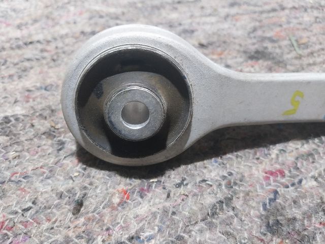 bontott AUDI A4 B6 Bal első Felső Lengőkar