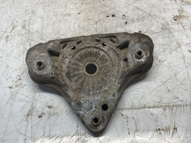 bontott AUDI A4 B6 Bal első Felső Rugótányér