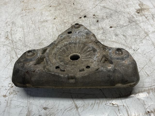 bontott AUDI A4 B6 Bal első Felső Rugótányér