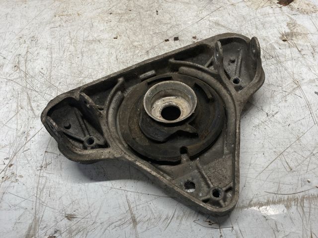 bontott AUDI A4 B6 Bal első Felső Rugótányér