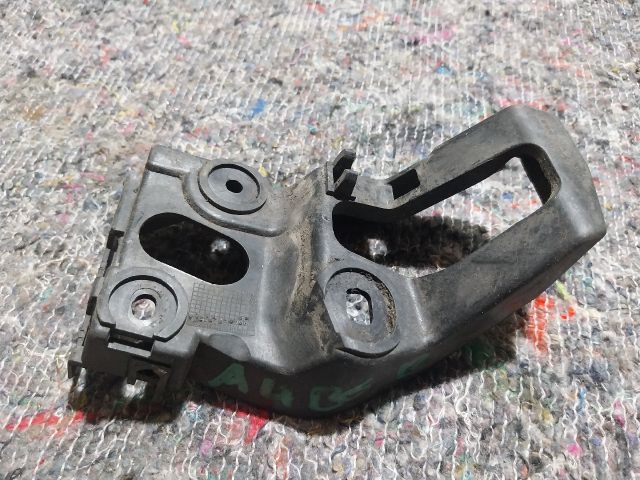 bontott AUDI A4 B6 Bal első Küszöb Tartó