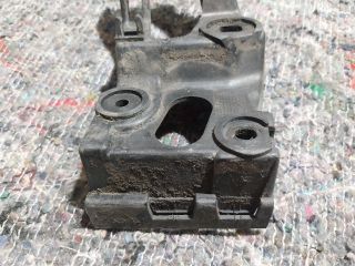 bontott AUDI A4 B6 Bal első Küszöb Tartó