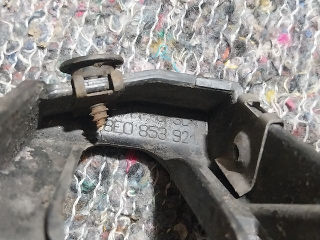 bontott AUDI A4 B6 Bal első Küszöb Tartó