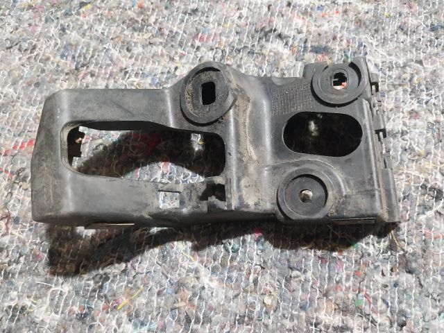 bontott AUDI A4 B6 Bal első Küszöb Tartó