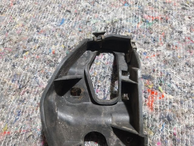 bontott AUDI A4 B6 Bal első Küszöb Tartó