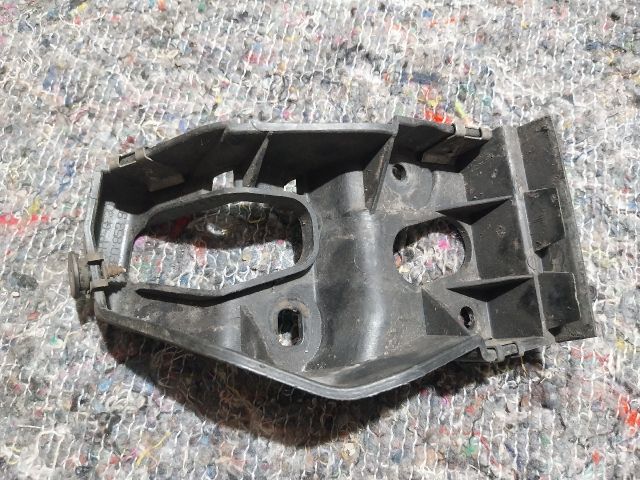 bontott AUDI A4 B6 Bal első Küszöb Tartó