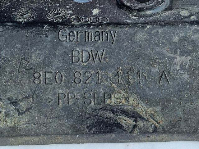 bontott AUDI A4 B6 Bal első Sárvédő Zajszigetelés