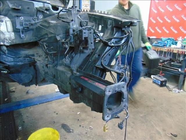 bontott AUDI A4 B6 Bal első Ütközéscsillapító