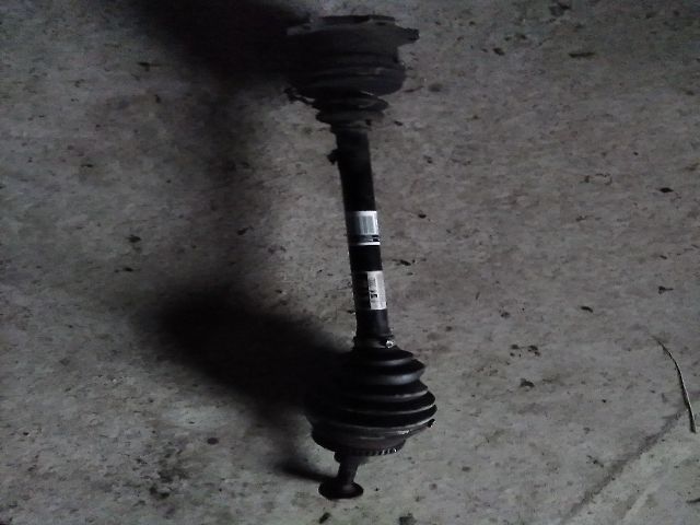 bontott AUDI A4 B6 Bal Féltengely