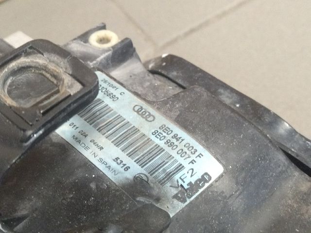 bontott AUDI A4 B6 Bal Fényszóró