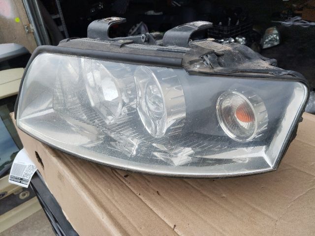 bontott AUDI A4 B6 Bal Fényszóró
