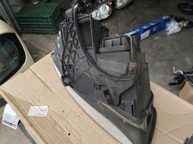 bontott AUDI A4 B6 Bal Fényszóró