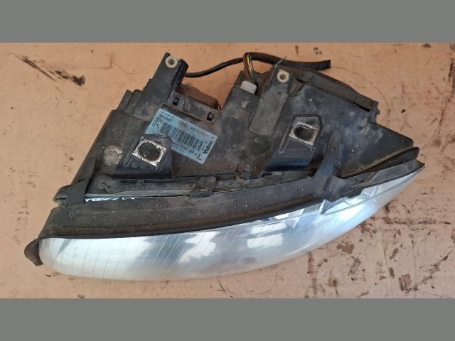 bontott AUDI A4 B6 Bal Fényszóró