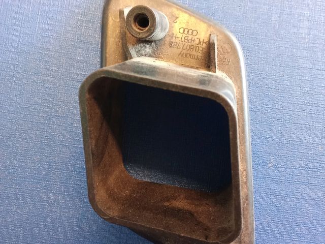 bontott AUDI A4 B6 Bal Fényszórómosó Fedél